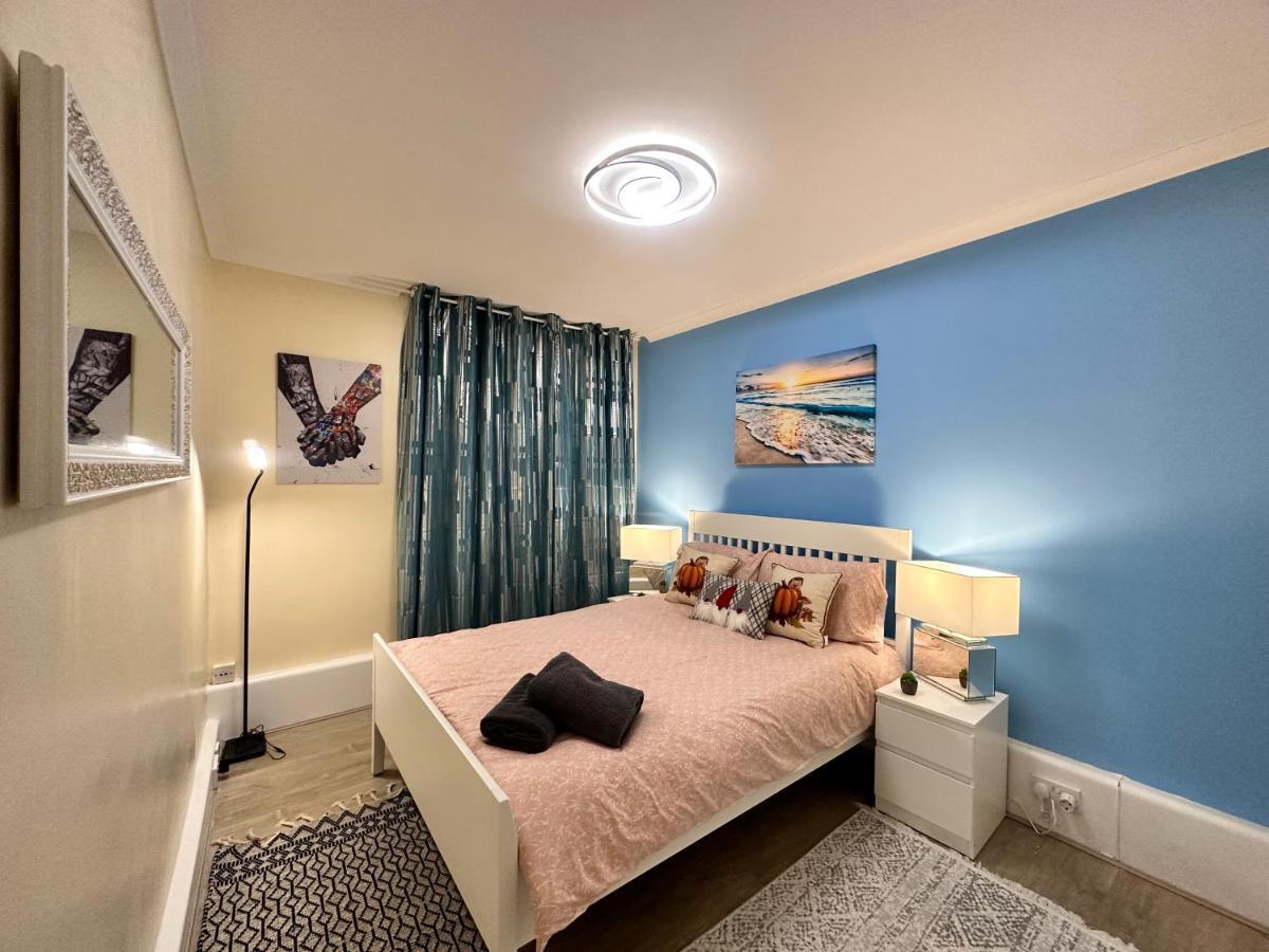 Posh 2-Bedroom, Living Room, Kitchen & 1.5 Bathroom London Exterior photo