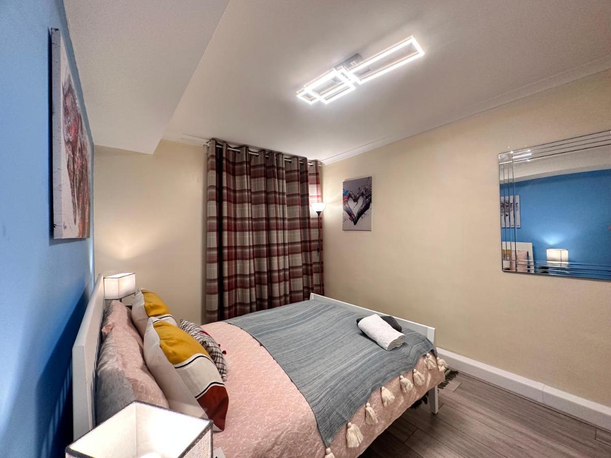 Posh 2-Bedroom, Living Room, Kitchen & 1.5 Bathroom London Exterior photo