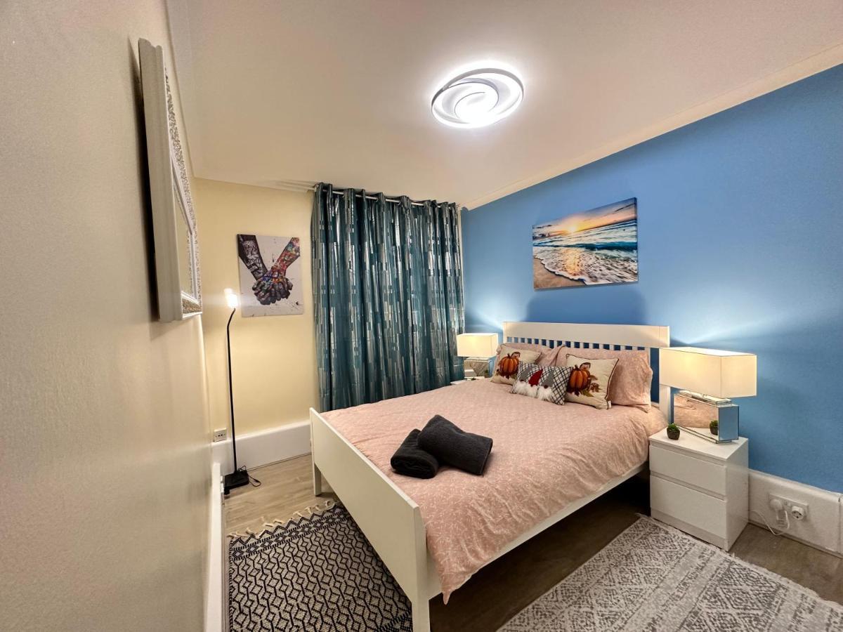 Posh 2-Bedroom, Living Room, Kitchen & 1.5 Bathroom London Exterior photo