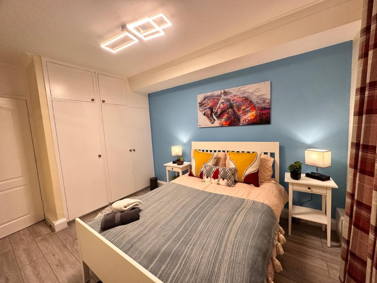 Posh 2-Bedroom, Living Room, Kitchen & 1.5 Bathroom London Exterior photo
