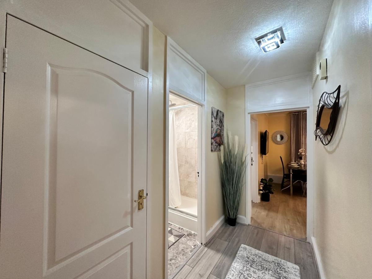 Posh 2-Bedroom, Living Room, Kitchen & 1.5 Bathroom London Exterior photo
